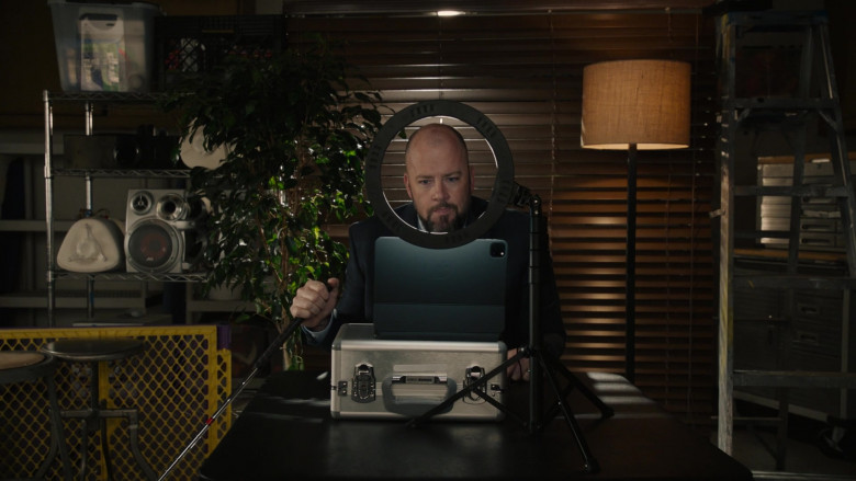 Apple iPad Tablet With Case of Chris Sullivan as Toby Damon in This Is Us S05E10 (1)