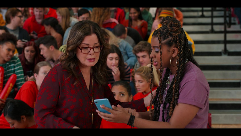 Apple iPhone Smartphone (Blue) of Alycia Pascual-Peña as Lucy Hernandez in Moxie (2021)