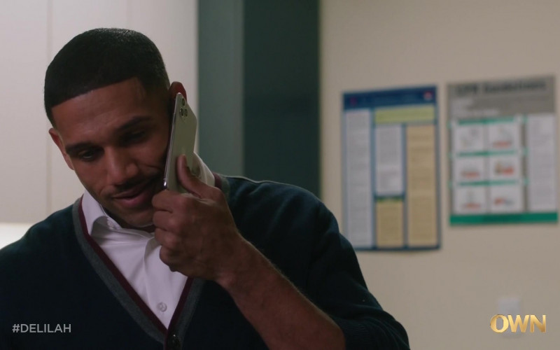 Apple iPhone Smartphone in Delilah S01E04 Andre (2021)