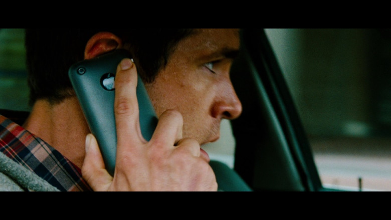 Apple iPhone Smartphone of Ryan Reynolds as Matt Weston in Safe House (2012)