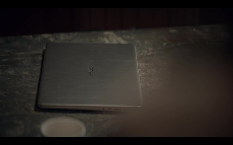 Asus Laptop of Amir El-Masry as Ben Naser in The One S01E02 (1)