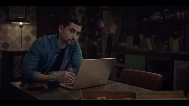 Asus Laptop of Amir El-Masry as Ben Naser in The One S01E02 (2)