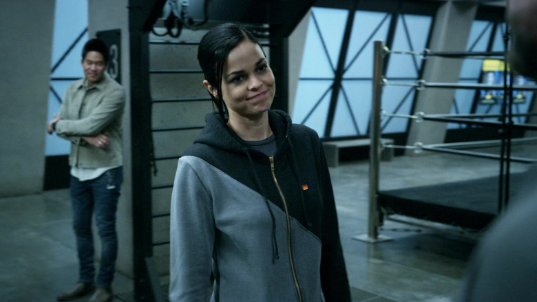 Aviator Nation Women's Hoodie Outfit of Lina Esco as Officer III Christina Alonso in S.W.A.T. S04E10 TV Show (5)