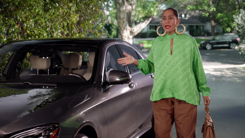 Balenciaga Green Blouse Top Outfit of Tracee Ellis Ross as Rainbow Johnson in Black-ish S07E16 2021 (1)