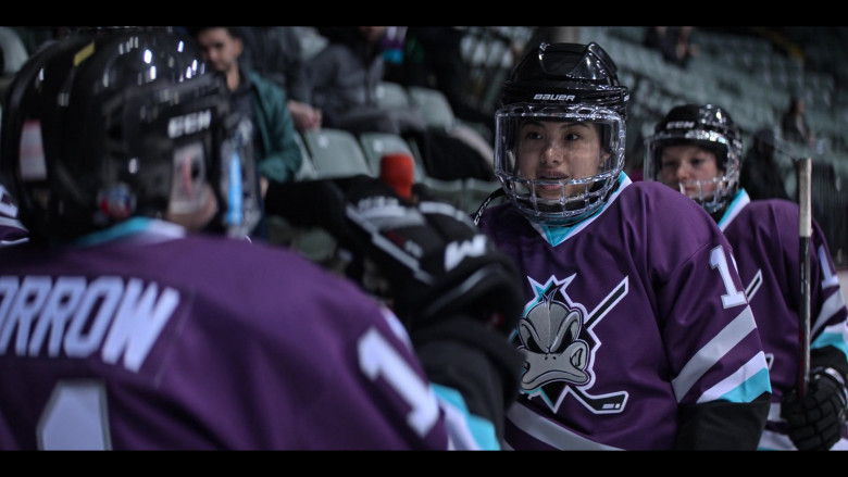 Bauer Hockey Helmet in The Mighty Ducks Game Changers S01E01 (1)