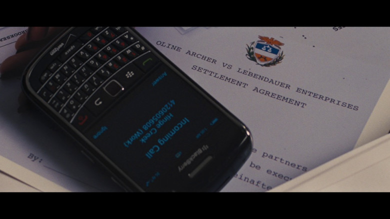 BlackBerry x Verizon Mobile Phone in Jack Reacher (2012)