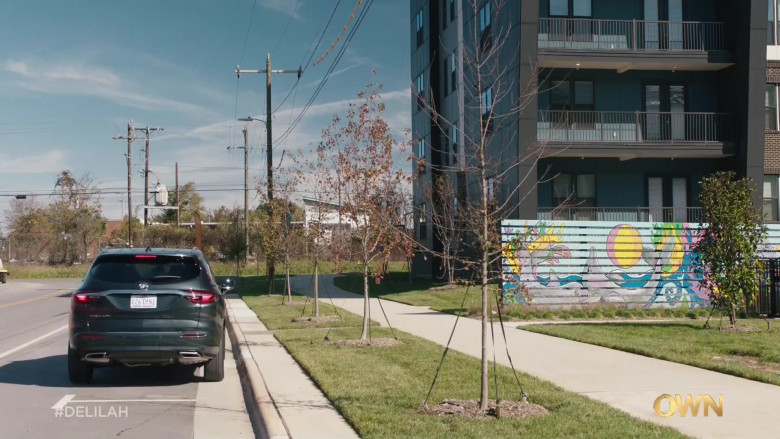 Buick Enclave Car Driven by Maahra Hill as Delilah Connolly in Delilah S01E01 TV Show (2)