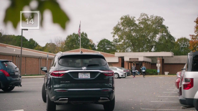 Buick Enclave Car Driven by Maahra Hill as Delilah Connolly in Delilah S01E01 TV Show (4)