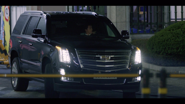 Cadillac Escalade SUV in Vincenzo S01E07 (1)