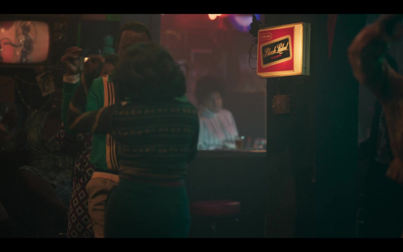 Carling Black Label Beer Sign in Genius Aretha S03E07 Chain of Fools (2021)