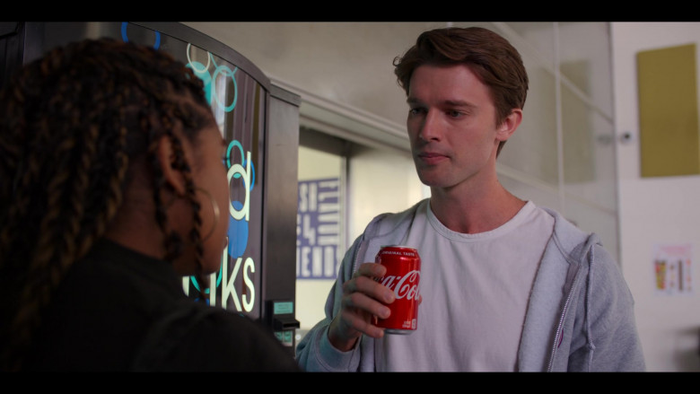 Coca-Cola Soda of Patrick Schwarzenegger as Mitchell Wilson in Moxie (2021)