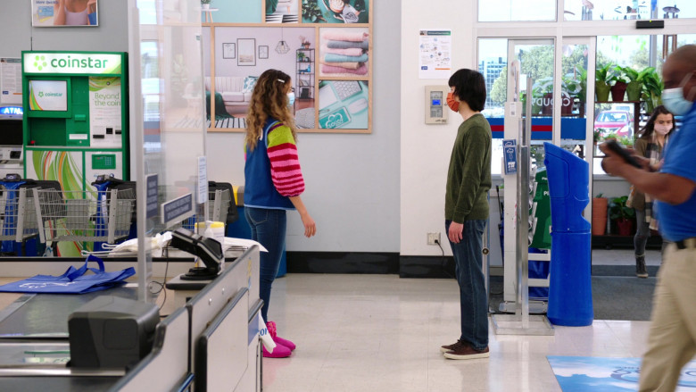 Coinstar Machine in Superstore S06E13 Lowell Anderson (2021)
