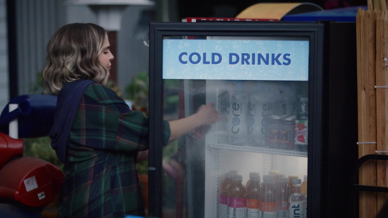 Core Hydration and Vitaminwater in Good Girls S04E04 Dave (2021)