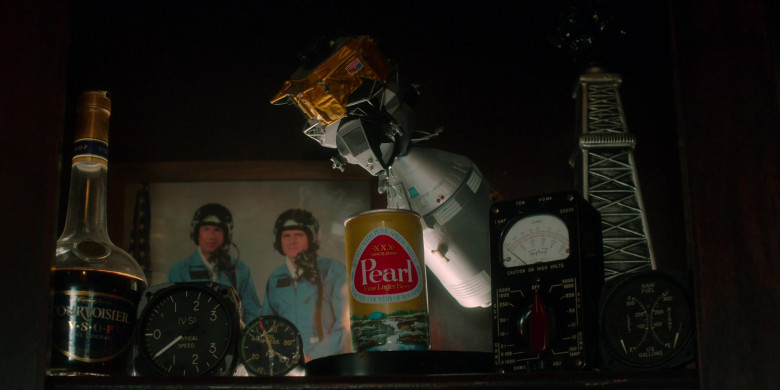 Courvoisier VSOP Cognac and Pearl Fine Lager Beer Can in For All Mankind S02E05 The Weight (2021)