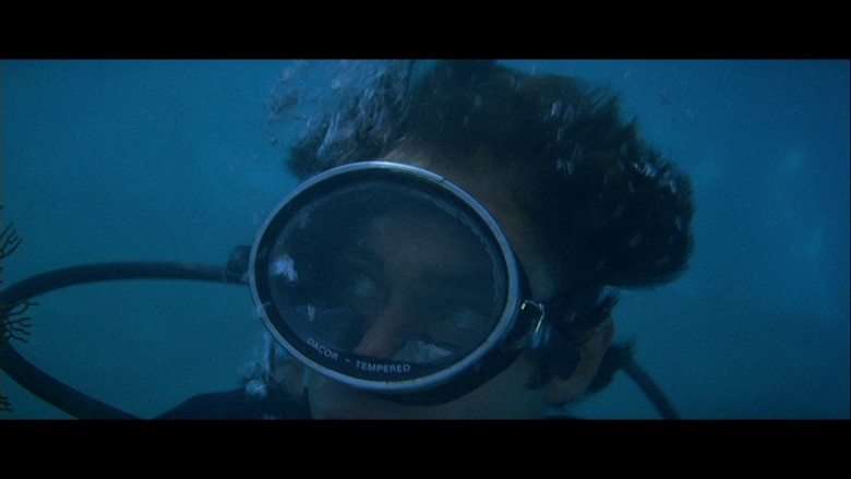Dacor Diving Mask in Licence To Kill (1989)