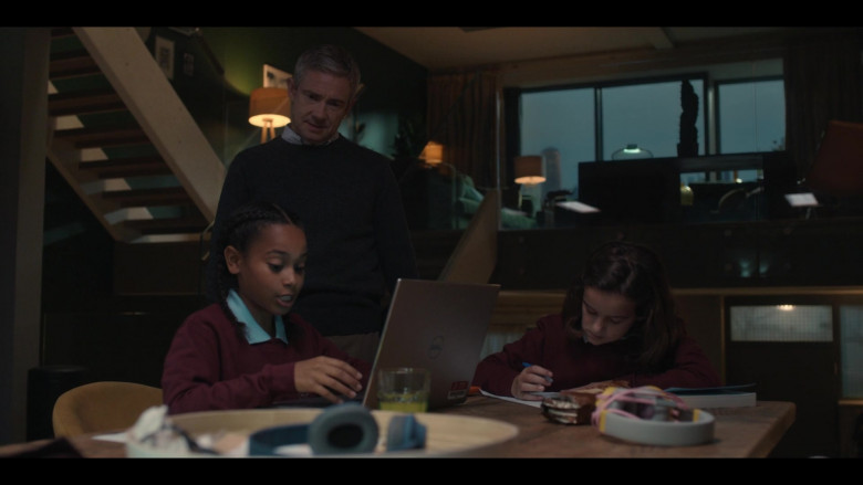 Dell Laptop in Breeders S02E02 No Fear (2021)