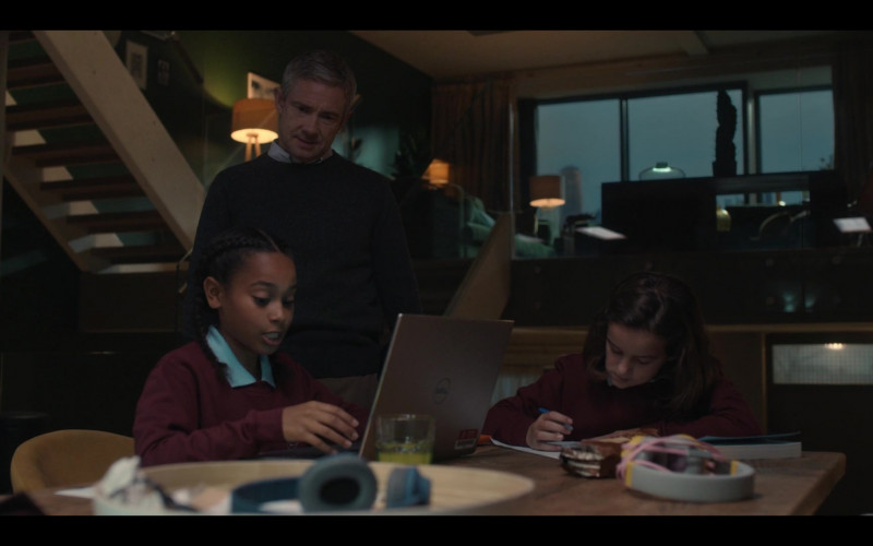 Dell Laptop in Breeders S02E02 No Fear (2021)