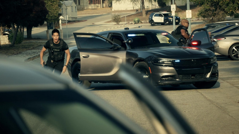 Dodge Charger Cars in S.W.A.T. S04E10 TV Series (4)