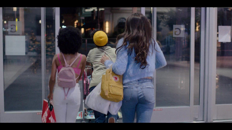 Fjallraven Kanken Yellow Backpack in Generation S01E05 Gays and Confused (2021)