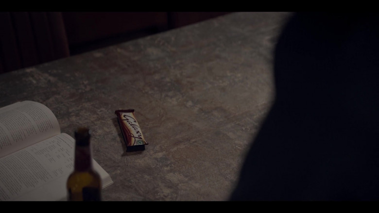 Galaxy Milk Chocolate Bar in The One S01E02 (2021)