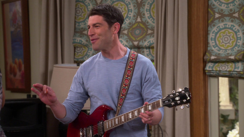 Gibson Guitar of Max Greenfield in The Neighborhood S3E11 TV Show (1)