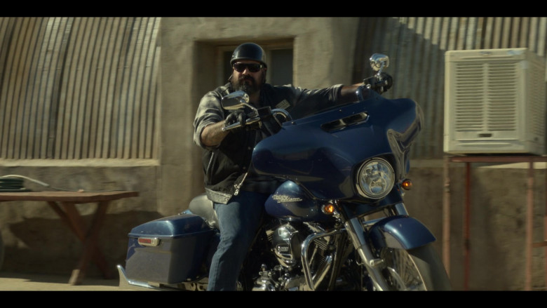 Harley-Davidson Blue Motorcycle in Mayans M.C. S03E02 The Orneriness of Kings (2021)