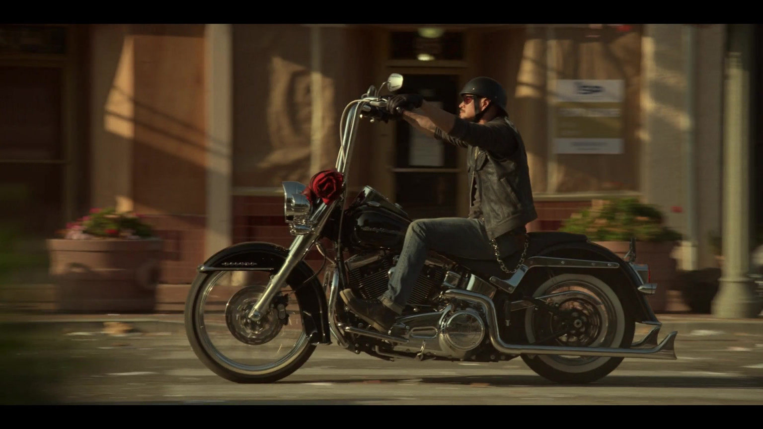 HarleyDavidson Motorcycle In Mayans M.C. S03E01 "Pap Struggles With
