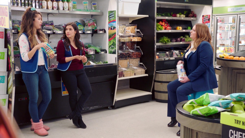 Herr’s Popcorn Enjoyed by Nichole Sakura as Cheyenne Thompson (née Lee) in Superstore S06E15 TV Show (1)