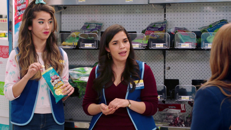 Herr’s Popcorn Enjoyed by Nichole Sakura as Cheyenne Thompson (née Lee) in Superstore S06E15 TV Show (2)