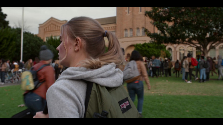 JanSport Backpack of Hadley Robinson as Vivian Carter in Moxie Movie (1)