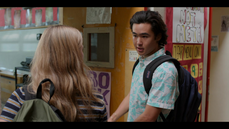 JanSport Backpack of Nico Hiraga as Seth Acosta in Moxie (1)