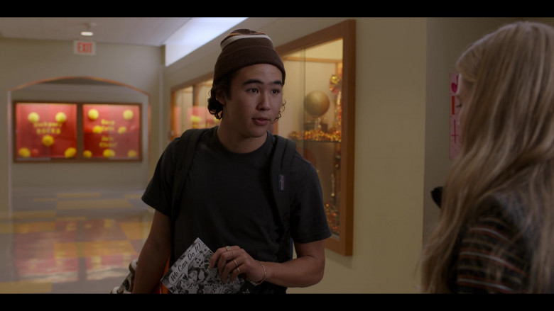 JanSport Backpack of Nico Hiraga as Seth Acosta in Moxie (2)