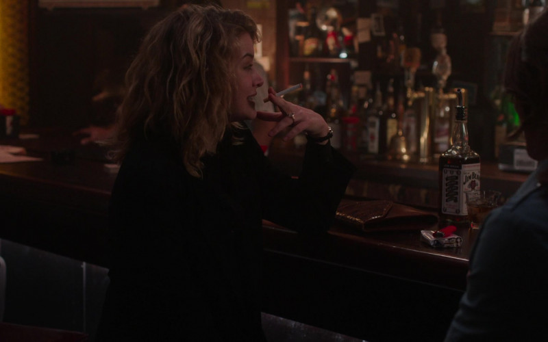 Jim Beam Bourbon Enjoyed by Sarah Jones as Tracy Stevens in For All Mankind S02E03 Rules of Engagement (2021)