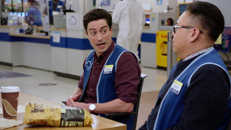 Kettle Chips in Superstore S06E11 Deep Cleaning (2021)