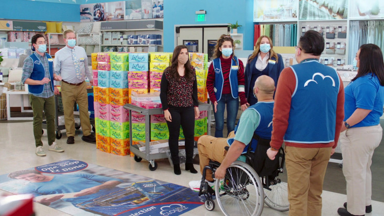 LaCroix Sparkling Water Packs in Superstore S06E14 TV Show (Product Placement) 2021 (3)