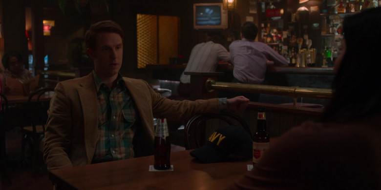 Michelob Light and Lone Star Beer in For All Mankind S02E04 Pathfinder (2021)