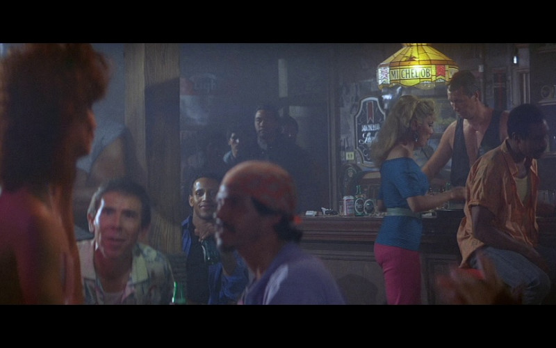 Michelob beer lamp in Licence To Kill (1989)