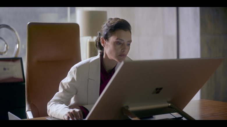 Microsoft Surface Studio AIO Computer of Hannah Ware as Rebecca Webb in The One S01E05 (2021)