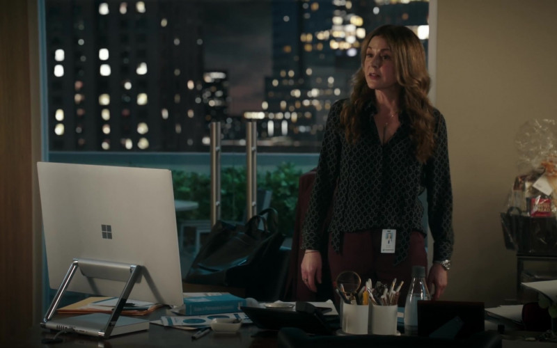 Microsoft Surface Studio All-In-One Computer of Jane Leeves as Kitt Voss in The Resident S04E07 Hero Moments (2021)