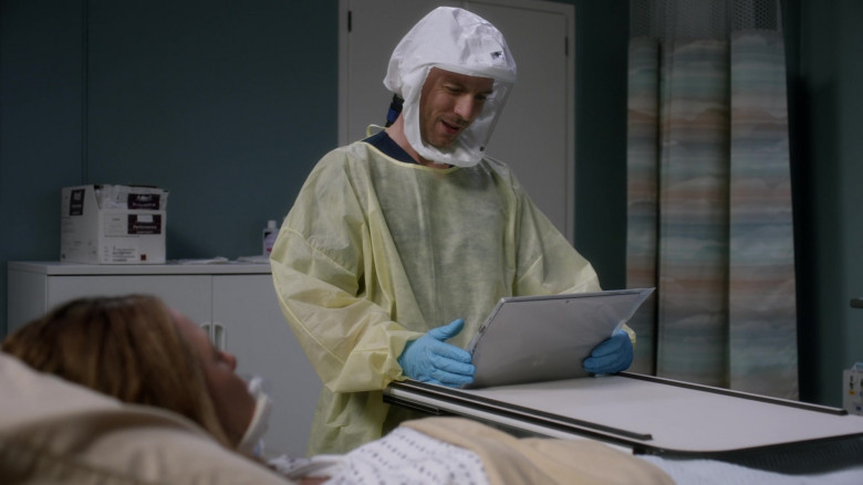 Microsoft Surface Tablet Held by Actor in Grey’s Anatomy S17E08 It’s All Too Much (2021)