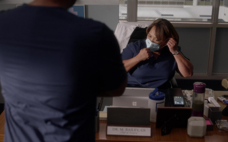 Microsoft Surface Tablet Used by Cast Member Miranda Bailey as Chandra Wilson in Grey's Anatomy S17E08 It's All Too Much (202