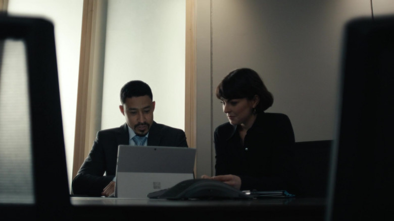 Microsoft Surface Tablet Used by Cast Members in Coroner S03E07 TV Show 2021 (4)