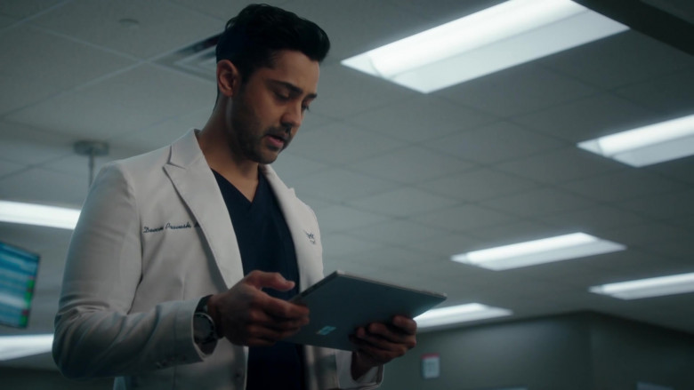 Microsoft Surface Tablet Used by Manish Dayal as Devon Pravesh in The Resident S04E07 Hero Moments (2021)