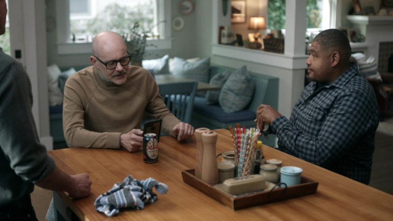 Mort's Trophy Lager by Trophy Brewing Co. Enjoyed by Rob Corddry as Forrest in The Unicorn S02E11 (3)