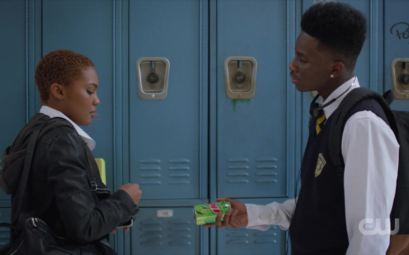 Mountain Dew Soda Drinks Enjoyed by Actors in Black Lightning S04E04 TV Show (1)