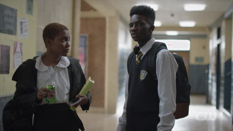 Mountain Dew Soda Drinks Enjoyed by Actors in Black Lightning S04E04 TV Show (2)
