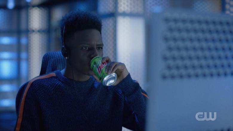 Mountain Dew Soda Drinks Enjoyed by Actors in Black Lightning S04E04 TV Show (3)
