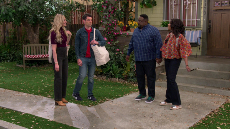 Nike Men's Shoes (Blue) of Max Greenfield in The Neighborhood S3E11 (1)