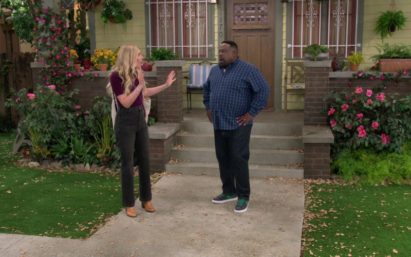 Nike Men's Skate Shoes Worn by Cedric the Entertainer in The Neighborhood S3E11 TV Show (1)