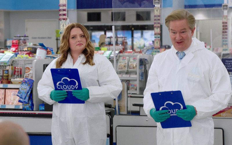 Oreo Mini Cookies in Superstore S06E11 Deep Cleaning (2021)